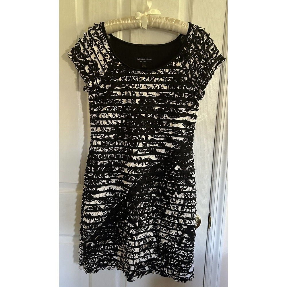 Connected Party Dress Size 8 Cap Sleeve Scoop Neck Body Dress Black White